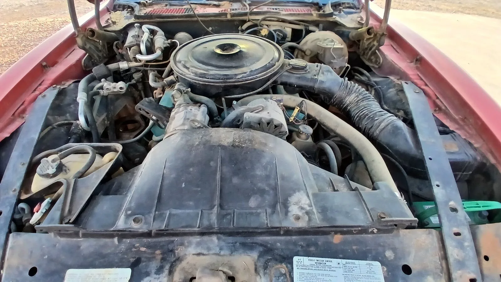 350 V8 engine bay